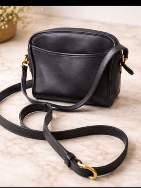 Coach vintage leather crossbody bag 9087